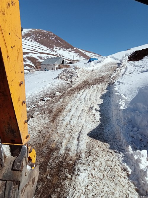 Ardahan İl Özel İdaresi Karla Mücadele Ekipleri Kapalı Köy Yolu Açma ve Kar Temizleme Çalışmalarını Sürdürüyor.